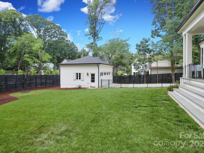 418 Ellsworth Road, Charlotte, NC 28211.  MLS# CAR4276851, YatesRealty ID 29139. Lovely flat back yard with detached garage
