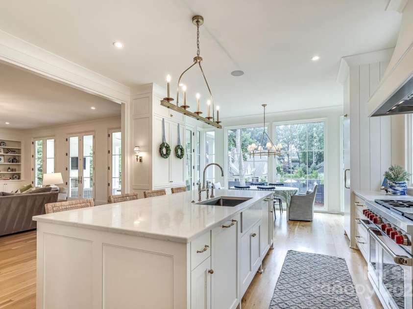 418 Ellsworth Road, Charlotte, NC 28211.  MLS# CAR4276851, YatesRealty ID 29139. Open kitchen to family room, filled with light