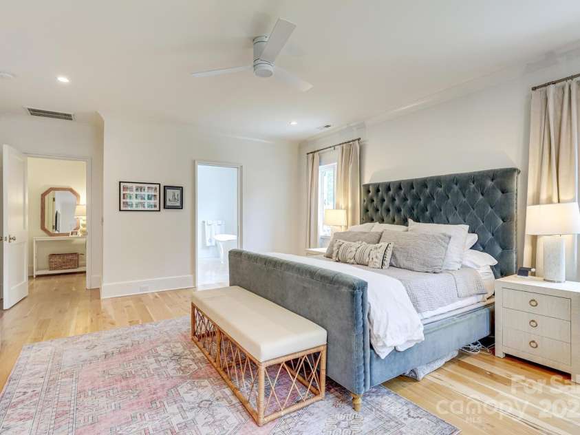 418 Ellsworth Road, Charlotte, NC 28211.  MLS# CAR4276851, YatesRealty ID 29139. Priimary suite