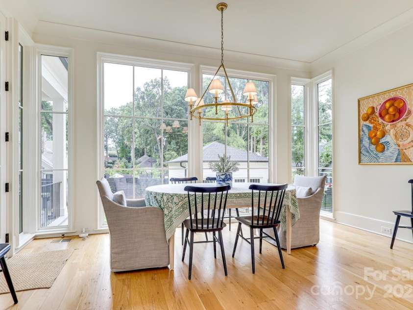 418 Ellsworth Road, Charlotte, NC 28211.  MLS# CAR4276851, YatesRealty ID 29139. Sunny breakfast room