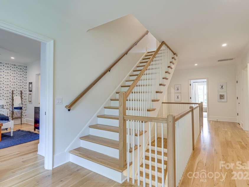 418 Ellsworth Road, Charlotte, NC 28211.  MLS# CAR4276851, YatesRealty ID 29139. Upstairs landing has space for a reading nook