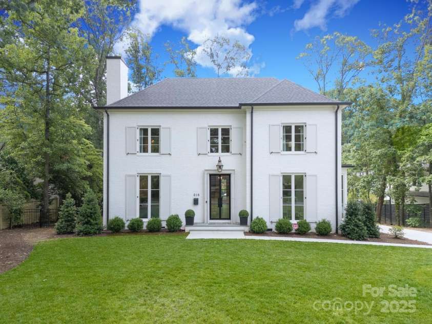 418 Ellsworth Road, Charlotte, NC 28211.  MLS# CAR4276851, YatesRealty ID 29139. Welcome home 418 Ellsworth Road sits on a quiet street in the heart of Cotswold.