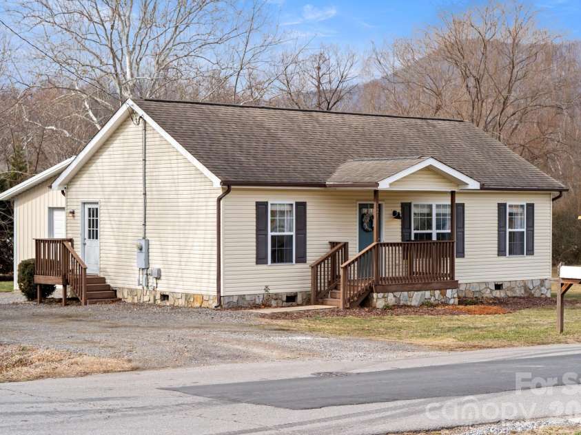 121 James Street, Clyde, NC 28721.  MLS# CAR4340631, YatesRealty ID 2914. 