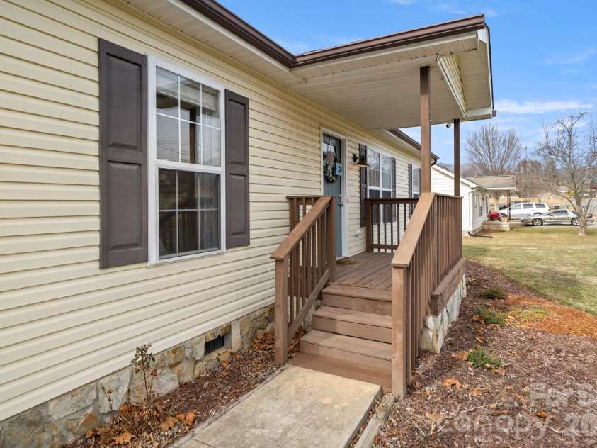 121 James Street, Clyde, NC 28721.  MLS# CAR4340631, YatesRealty ID 2914. 