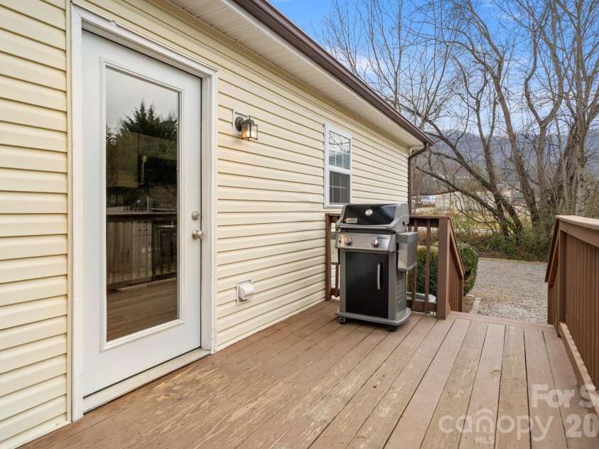 121 James Street, Clyde, NC 28721.  MLS# CAR4340631, YatesRealty ID 2914. 