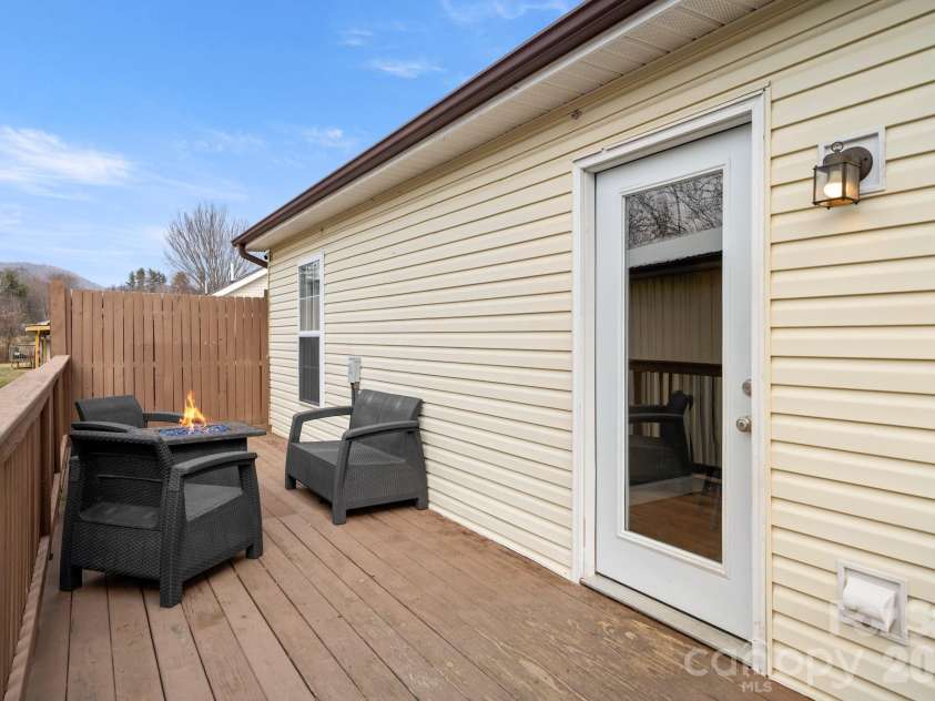 121 James Street, Clyde, NC 28721.  MLS# CAR4340631, YatesRealty ID 2914. 