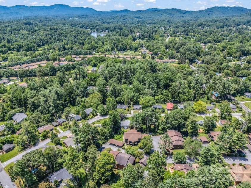 1040 Mountain View Street, Hendersonville, NC 28739.  MLS# CAR4277661, YatesRealty ID 29140. 