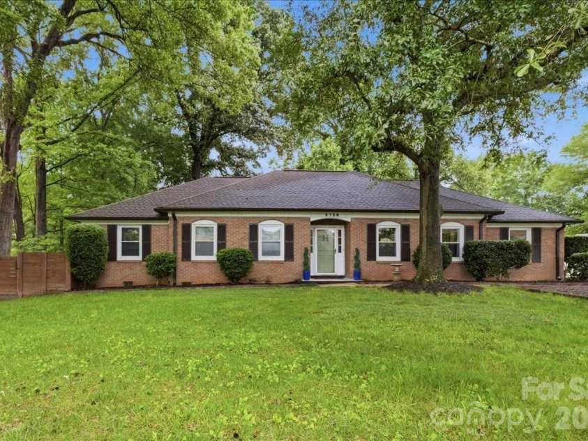 2728 India Hook Road, Rock Hill, SC 29732.  MLS# CAR4386017, YatesRealty ID 29141. 