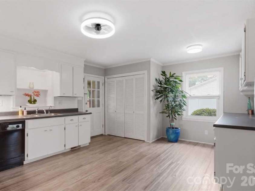 2728 India Hook Road, Rock Hill, SC 29732.  MLS# CAR4386017, YatesRealty ID 29141. 