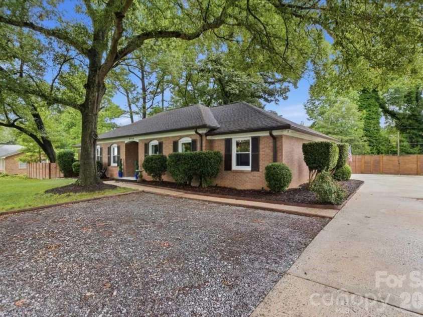 2728 India Hook Road, Rock Hill, SC 29732.  MLS# CAR4386017, YatesRealty ID 29141. 