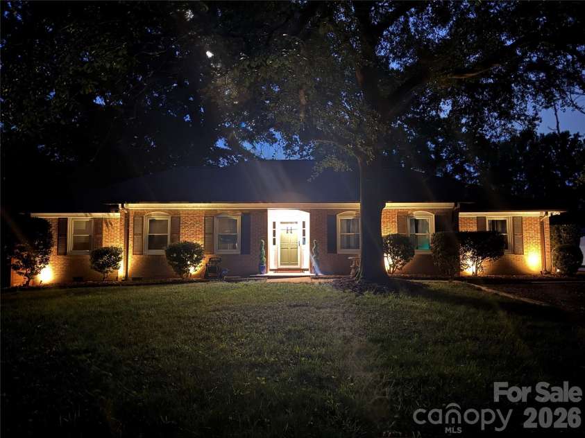 2728 India Hook Road, Rock Hill, SC 29732.  MLS# CAR4386017, YatesRealty ID 29141. 