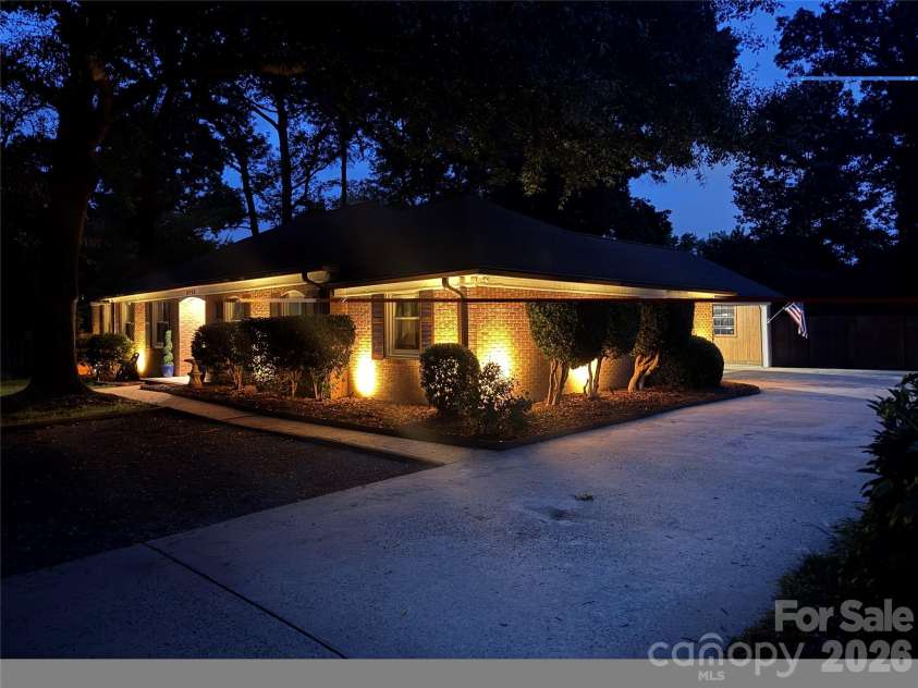 2728 India Hook Road, Rock Hill, SC 29732.  MLS# CAR4386017, YatesRealty ID 29141. 