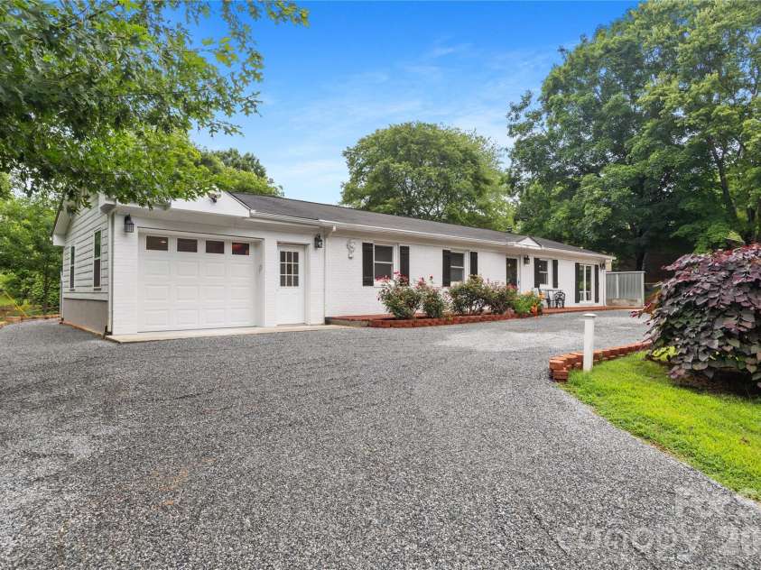 342 West Avenue, Troutman, NC 28166.  MLS# CAR4388126, YatesRealty ID 29142. 