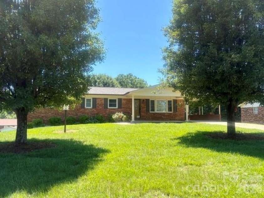 620 Central Street, Hudson, NC 28638.  MLS# CAR4387172, YatesRealty ID 29144. 