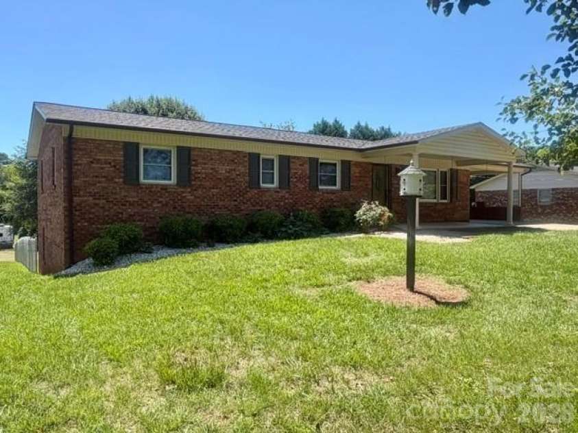 620 Central Street, Hudson, NC 28638.  MLS# CAR4387172, YatesRealty ID 29144. 