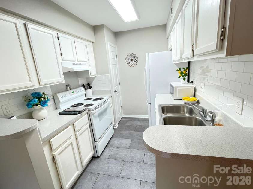 7236 Winery Lane, Charlotte, NC 28227.  MLS# CAR4358746, YatesRealty ID 29145. 