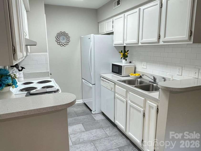 7236 Winery Lane, Charlotte, NC 28227.  MLS# CAR4358746, YatesRealty ID 29145. 