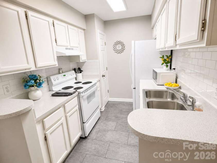 7236 Winery Lane, Charlotte, NC 28227.  MLS# CAR4358746, YatesRealty ID 29145. 
