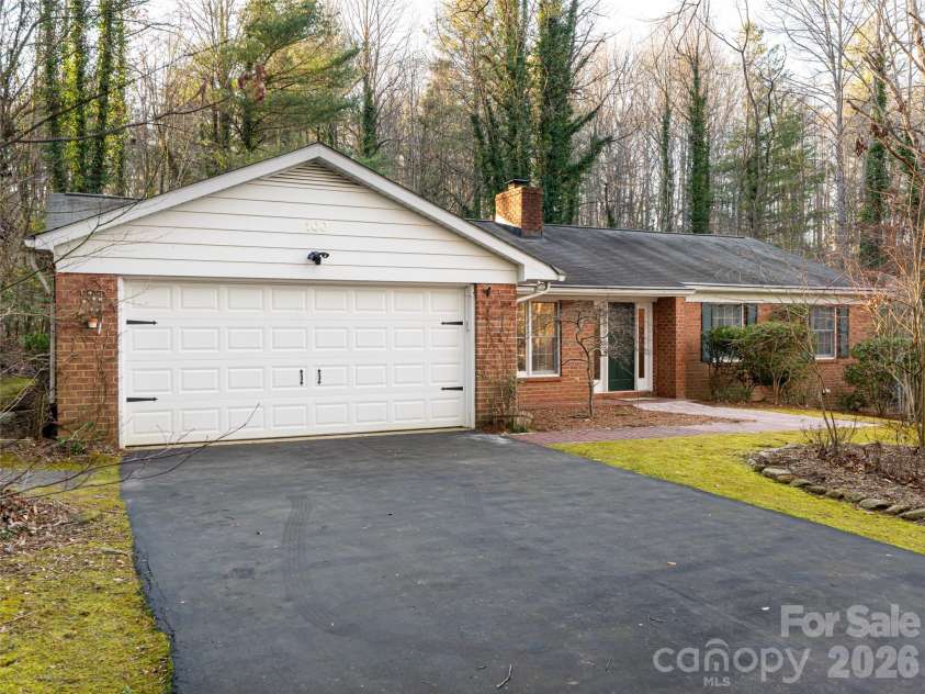 100 Wolf Shoals Drive, Hendersonville, NC 28739.  MLS# CAR4333977, YatesRealty ID 29146. 