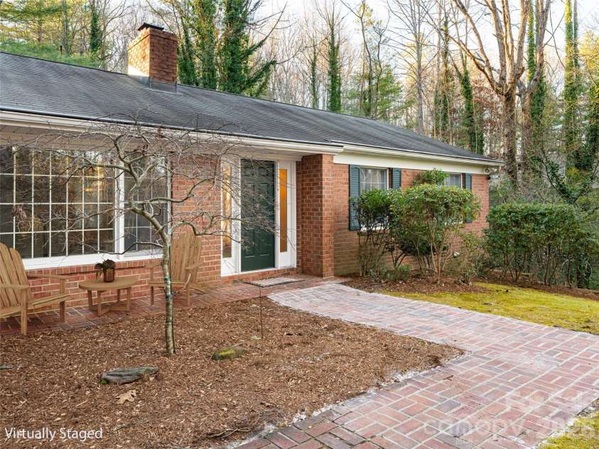 100 Wolf Shoals Drive, Hendersonville, NC 28739.  MLS# CAR4333977, YatesRealty ID 29146. 