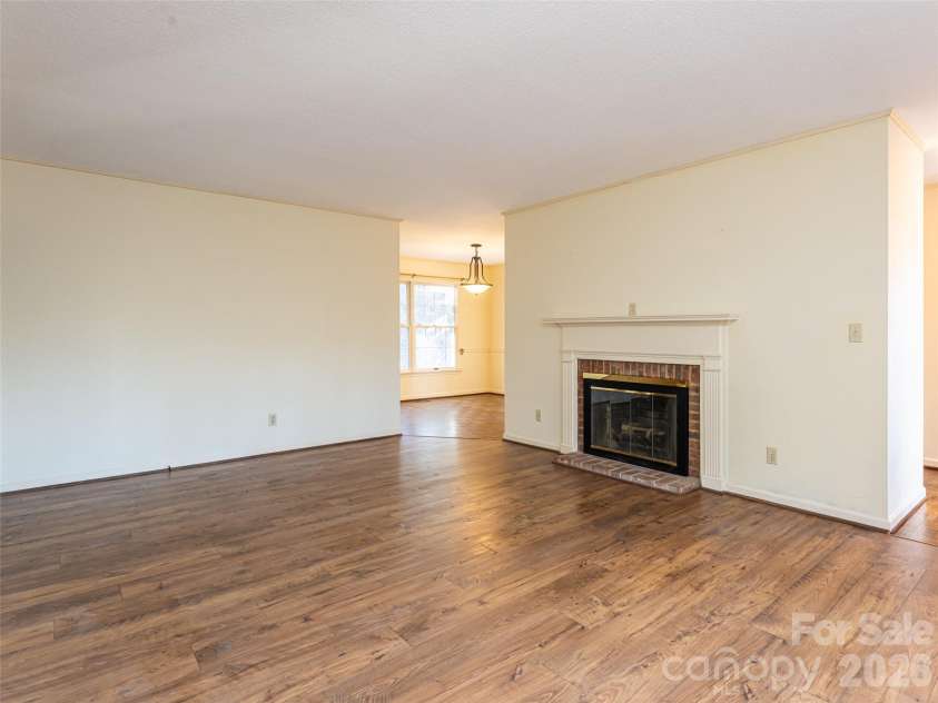 100 Wolf Shoals Drive, Hendersonville, NC 28739.  MLS# CAR4333977, YatesRealty ID 29146. 