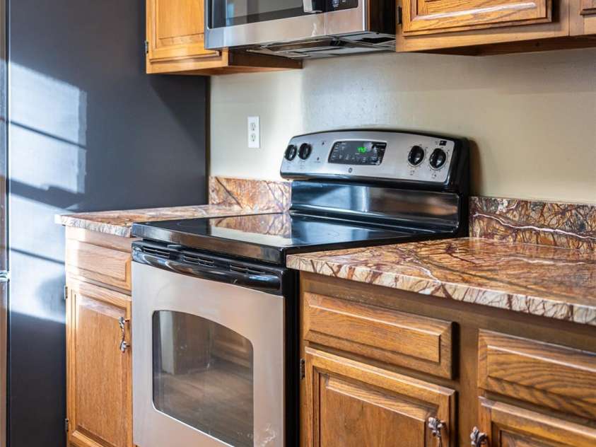 100 Wolf Shoals Drive, Hendersonville, NC 28739.  MLS# CAR4333977, YatesRealty ID 29146. 