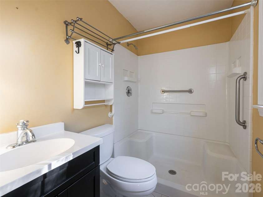 100 Wolf Shoals Drive, Hendersonville, NC 28739.  MLS# CAR4333977, YatesRealty ID 29146. 
