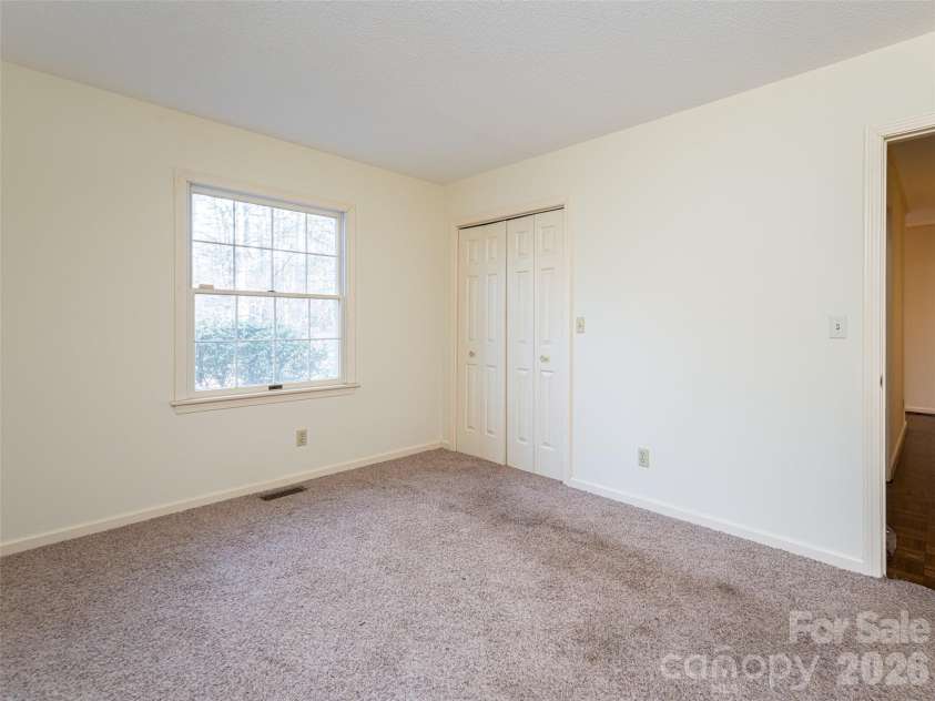 100 Wolf Shoals Drive, Hendersonville, NC 28739.  MLS# CAR4333977, YatesRealty ID 29146. 