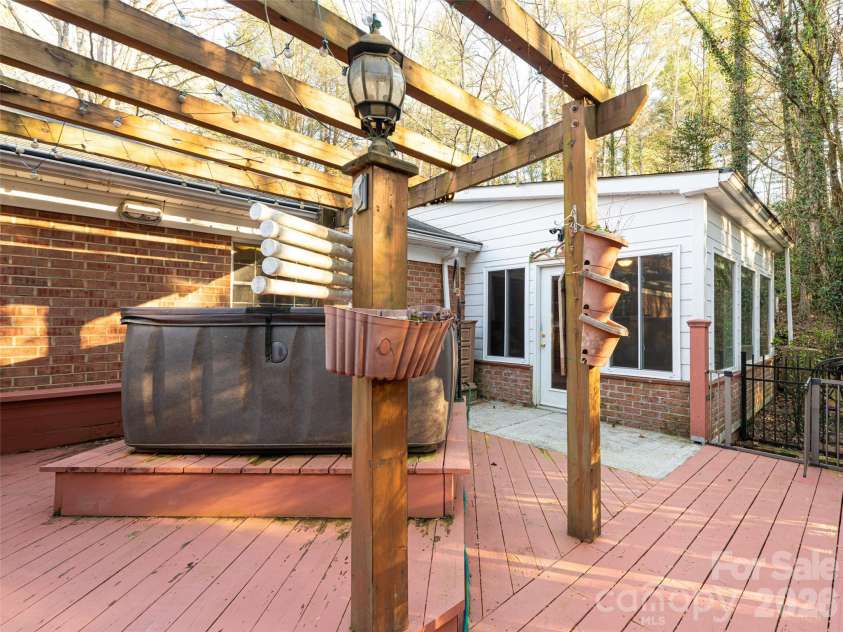 100 Wolf Shoals Drive, Hendersonville, NC 28739.  MLS# CAR4333977, YatesRealty ID 29146. 