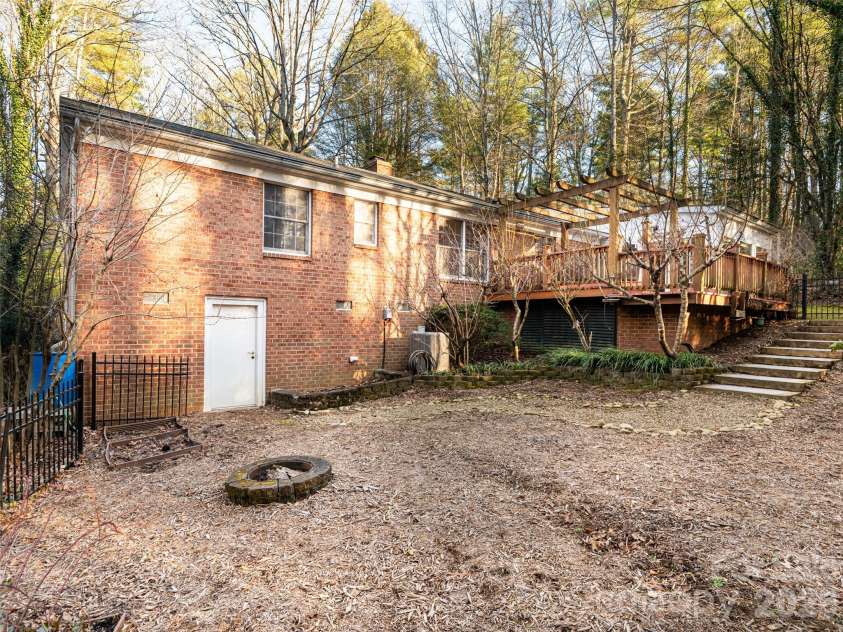 100 Wolf Shoals Drive, Hendersonville, NC 28739.  MLS# CAR4333977, YatesRealty ID 29146. 