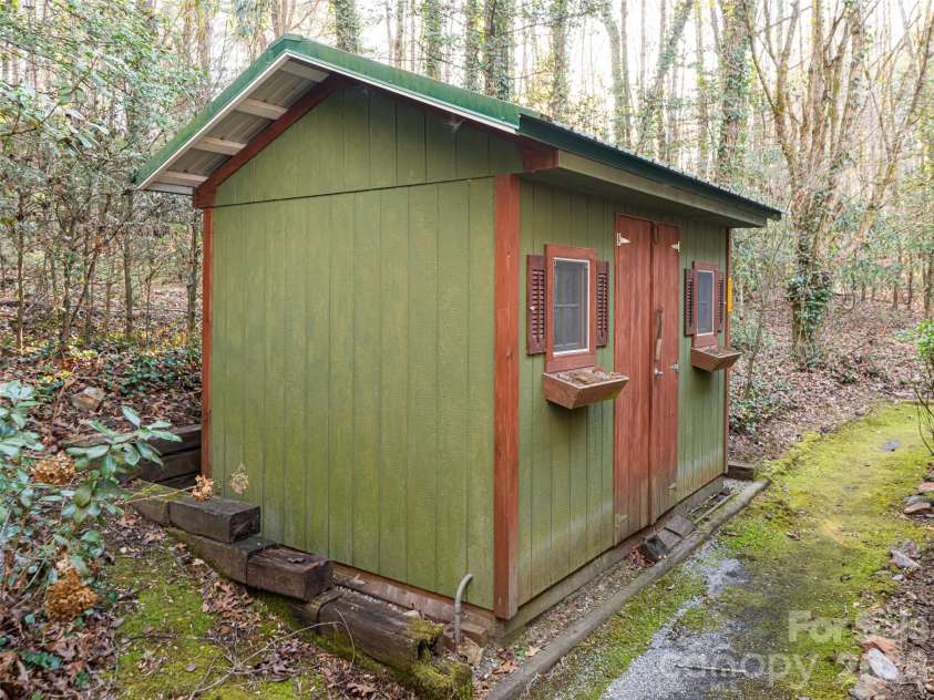 100 Wolf Shoals Drive, Hendersonville, NC 28739.  MLS# CAR4333977, YatesRealty ID 29146. A many use side building with electric.