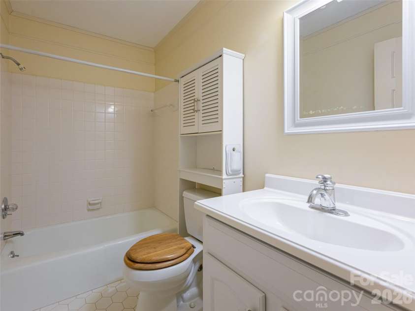 100 Wolf Shoals Drive, Hendersonville, NC 28739.  MLS# CAR4333977, YatesRealty ID 29146. Hall bath
