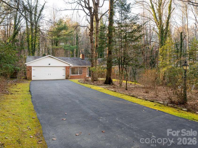 100 Wolf Shoals Drive, Hendersonville, NC 28739.  MLS# CAR4333977, YatesRealty ID 29146. Long flat driveway.