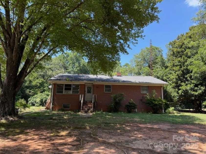 322 Pinkney Road, Dallas, NC 28034.  MLS# CAR4284854, YatesRealty ID 29146. 