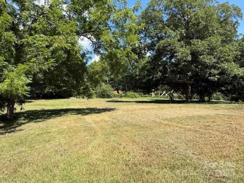 322 Pinkney Road, Dallas, NC 28034.  MLS# CAR4284854, YatesRealty ID 29146. 