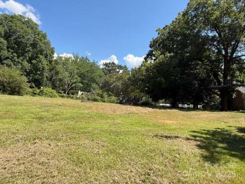 322 Pinkney Road, Dallas, NC 28034.  MLS# CAR4284854, YatesRealty ID 29146. 