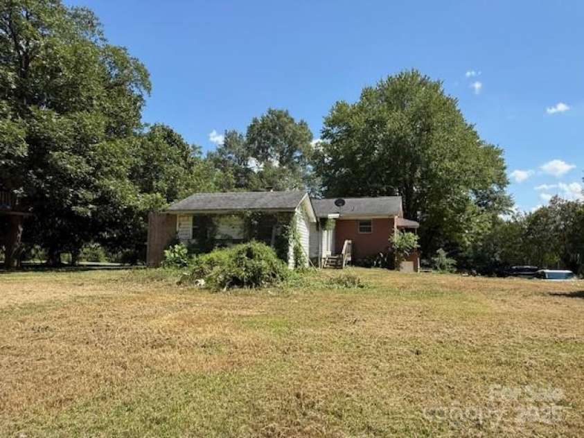 322 Pinkney Road, Dallas, NC 28034.  MLS# CAR4284854, YatesRealty ID 29146. 