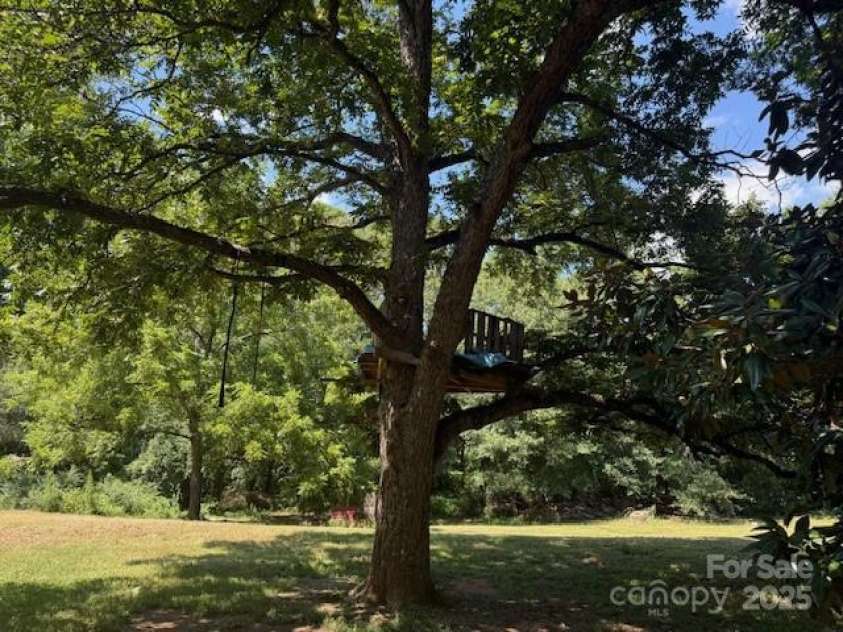 322 Pinkney Road, Dallas, NC 28034.  MLS# CAR4284854, YatesRealty ID 29146. 