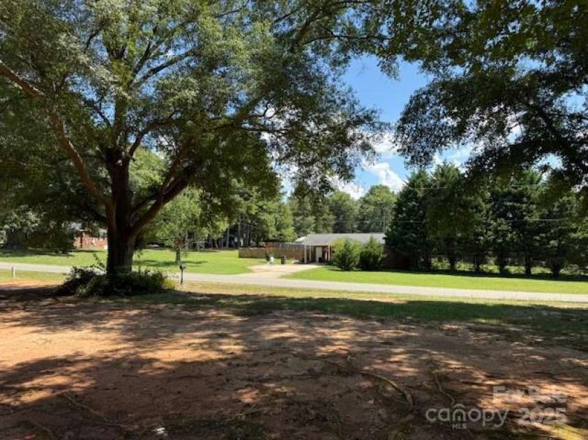 322 Pinkney Road, Dallas, NC 28034.  MLS# CAR4284854, YatesRealty ID 29146. 