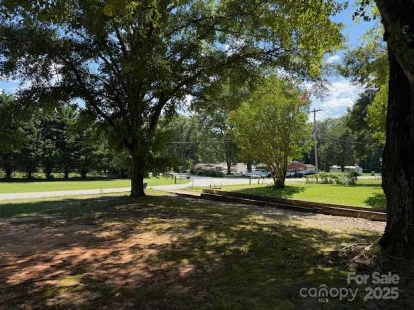 322 Pinkney Road, Dallas, NC 28034.  MLS# CAR4284854, YatesRealty ID 29146. 