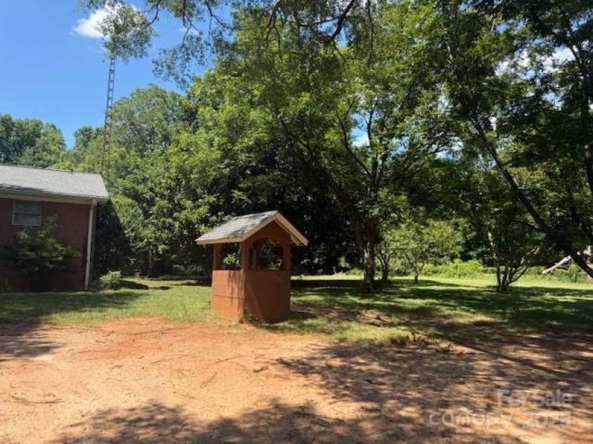 322 Pinkney Road, Dallas, NC 28034.  MLS# CAR4284854, YatesRealty ID 29146. 