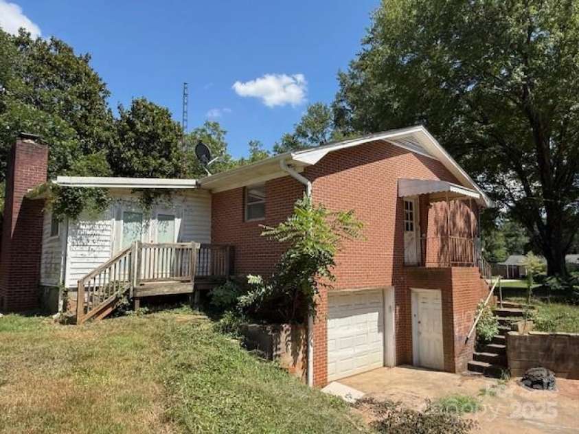 322 Pinkney Road, Dallas, NC 28034.  MLS# CAR4284854, YatesRealty ID 29146. 