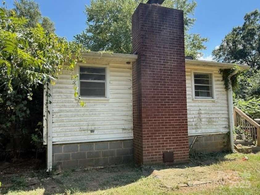 322 Pinkney Road, Dallas, NC 28034.  MLS# CAR4284854, YatesRealty ID 29146. 