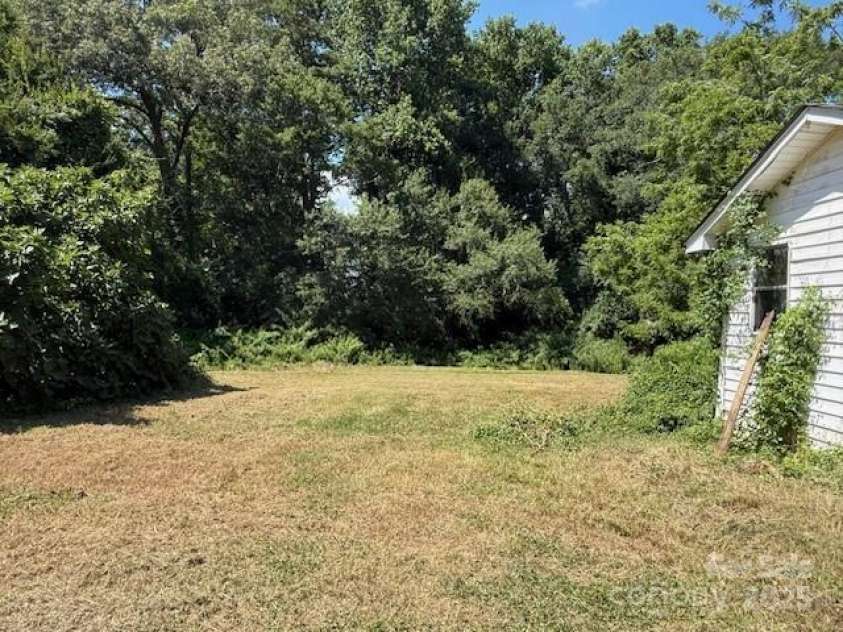322 Pinkney Road, Dallas, NC 28034.  MLS# CAR4284854, YatesRealty ID 29146. 