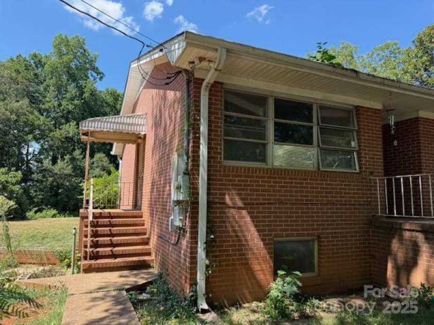 322 Pinkney Road, Dallas, NC 28034.  MLS# CAR4284854, YatesRealty ID 29146. 