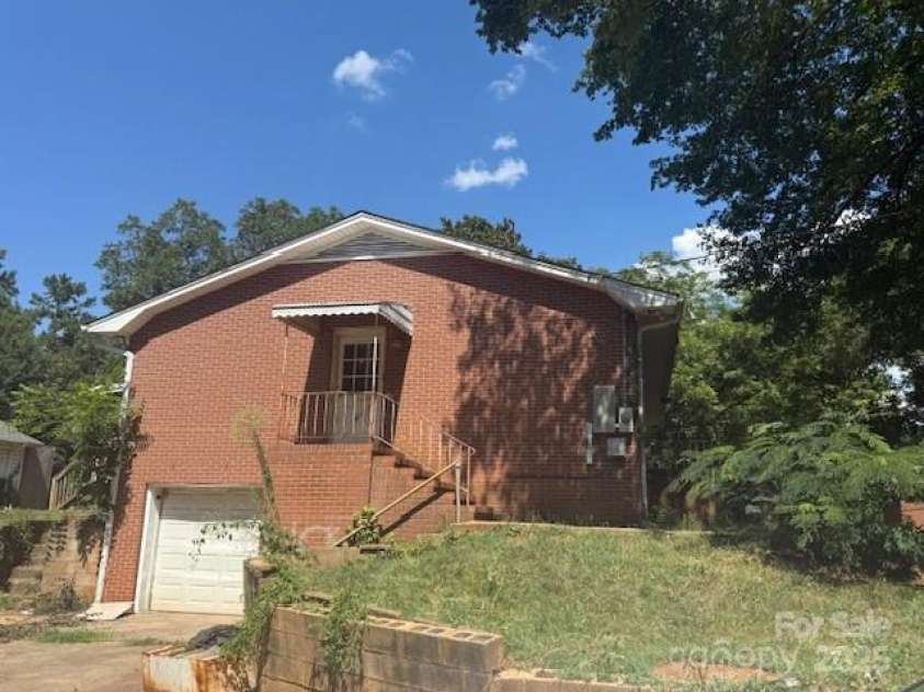 322 Pinkney Road, Dallas, NC 28034.  MLS# CAR4284854, YatesRealty ID 29146. 