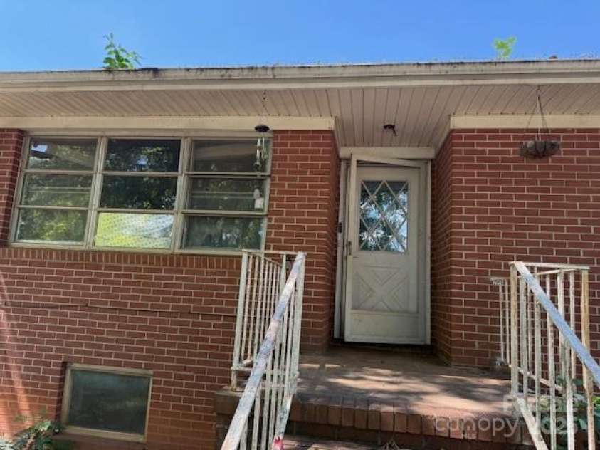 322 Pinkney Road, Dallas, NC 28034.  MLS# CAR4284854, YatesRealty ID 29146. 