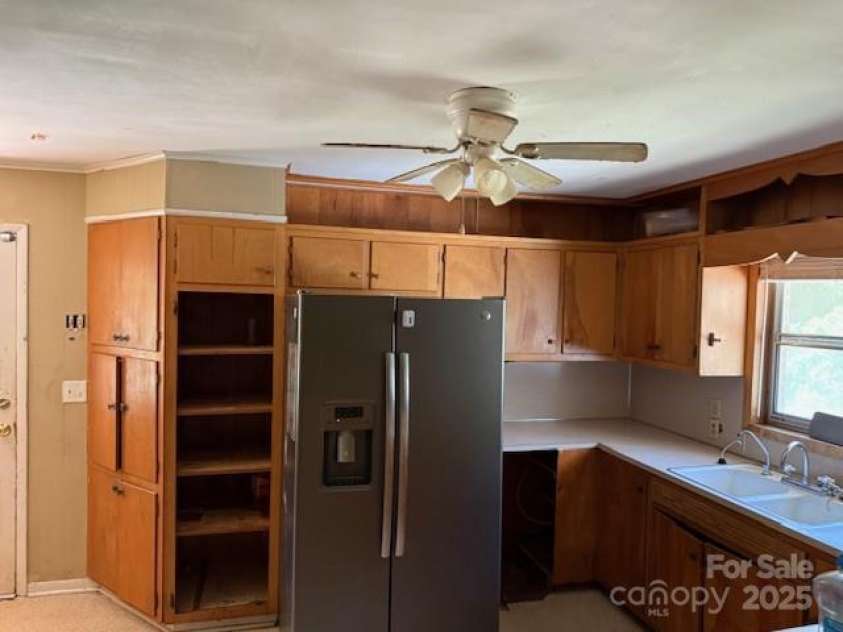 322 Pinkney Road, Dallas, NC 28034.  MLS# CAR4284854, YatesRealty ID 29146. 