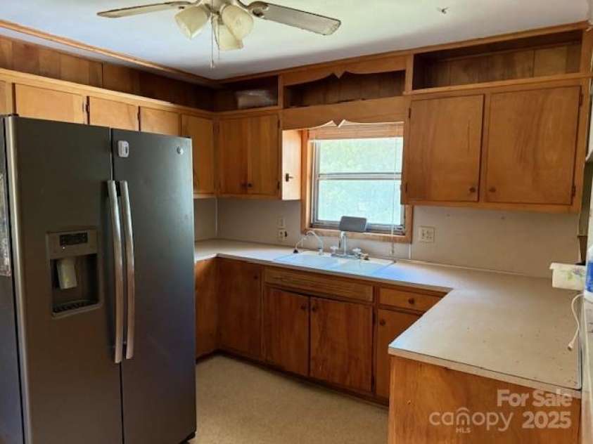 322 Pinkney Road, Dallas, NC 28034.  MLS# CAR4284854, YatesRealty ID 29146. 
