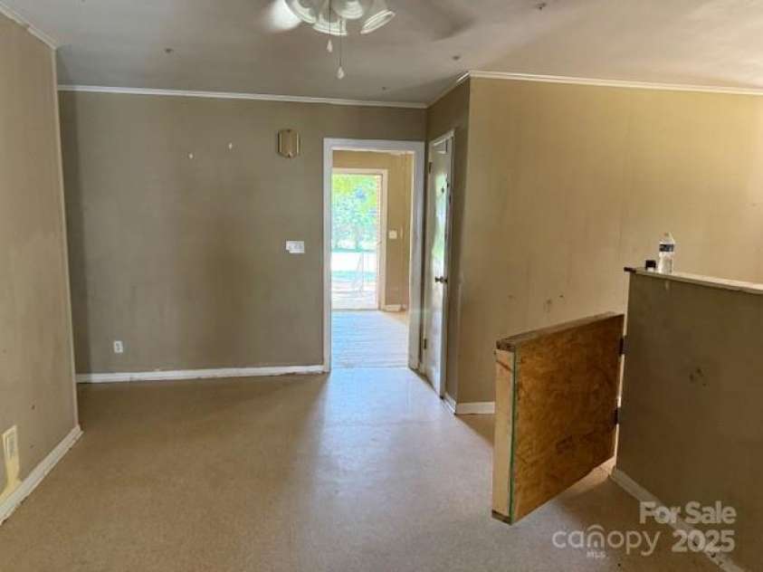 322 Pinkney Road, Dallas, NC 28034.  MLS# CAR4284854, YatesRealty ID 29146. 